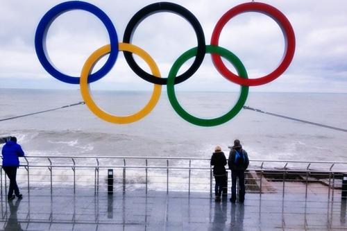 Anéis olímpicos, em Sochi, ficam na costa do Mar Negro / Foto: Esporte Alternativo